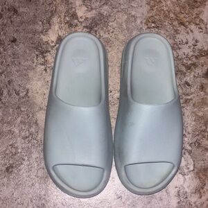 Yeezy Slides “Salt” Size 13